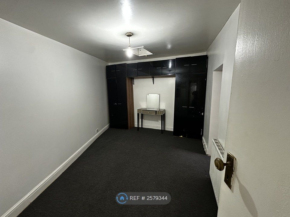 Property photo 2 of 16 Bedroom 2