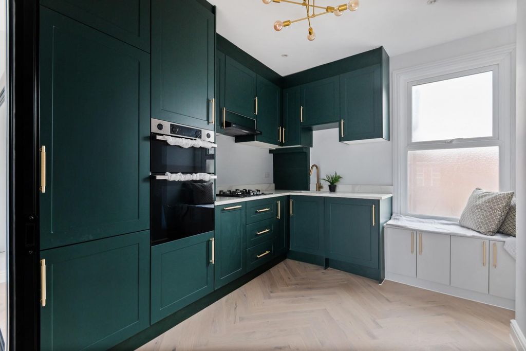 Property photo 2 of 10 Elbe Street 60B Ph7.Jpg