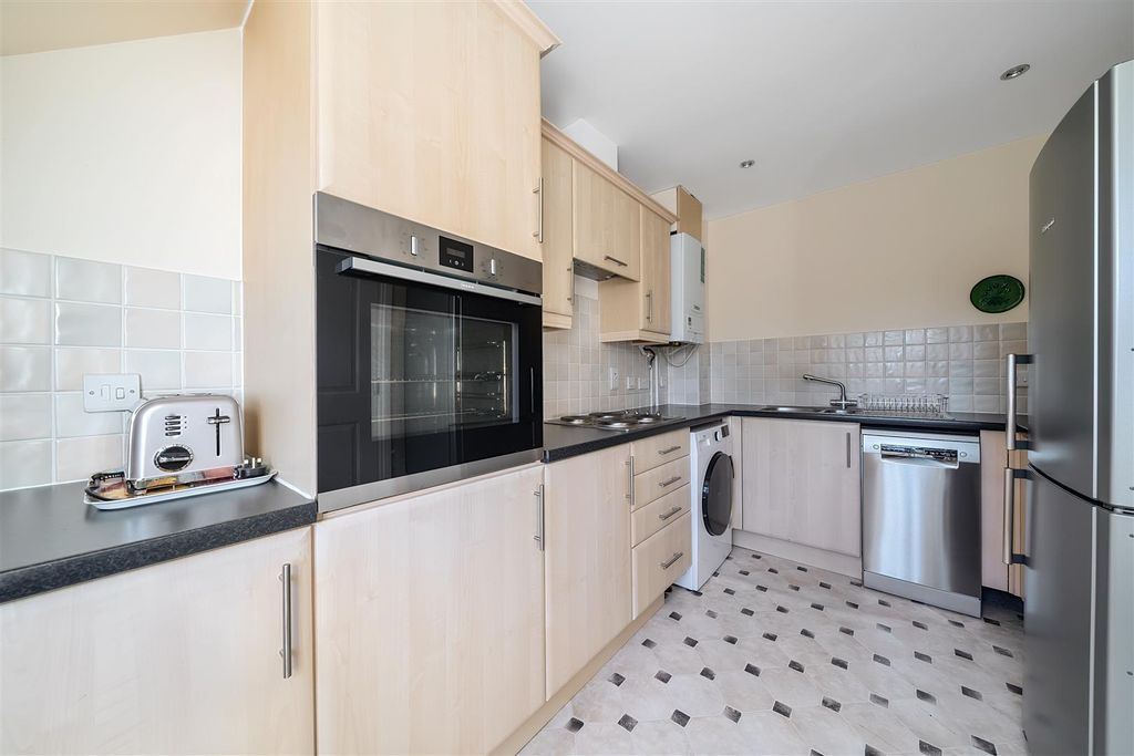 Property photo 3 of 16 Kitchen