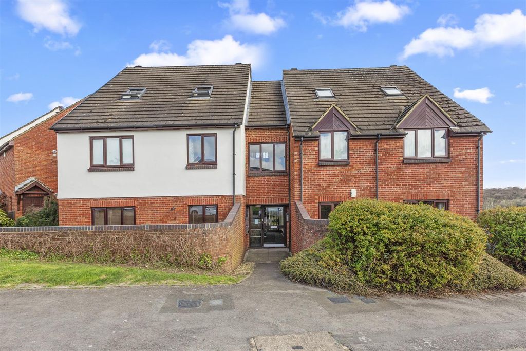 Property photo 1 of 14 1 Windrush Court, Hp13 7Ul-12.Jpg