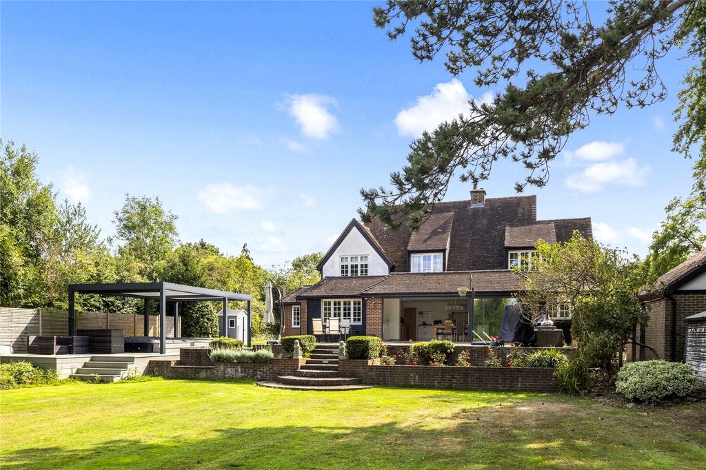 Property photo 2 of 31 Garden Elevation