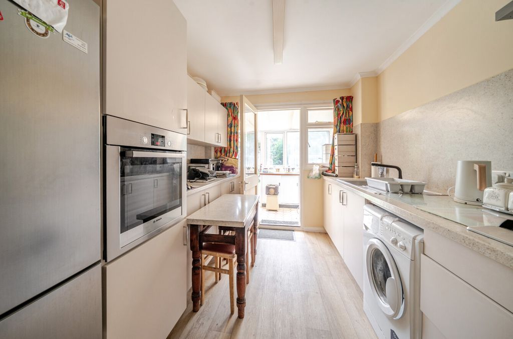 Property photo 2 of 12 1319789-11-6894Ad...