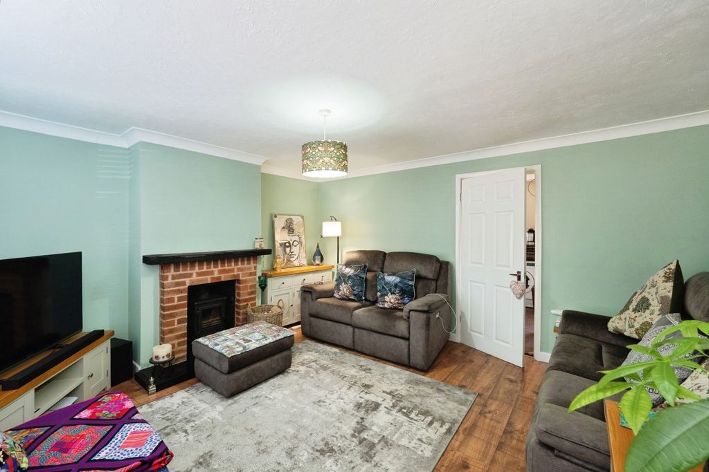 Property photo 3 of 17 Photo