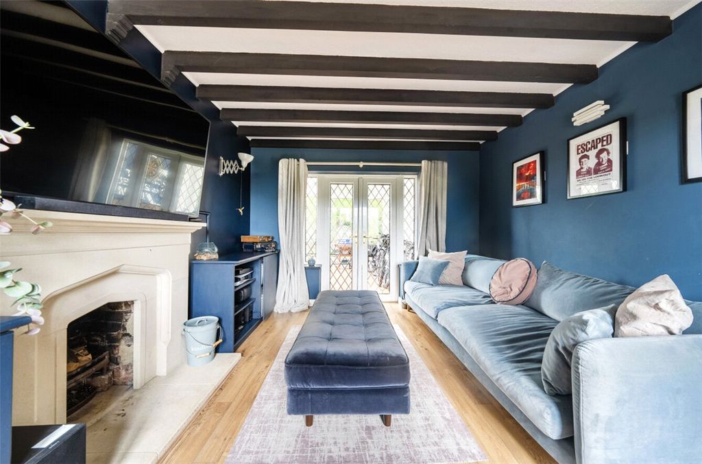 Property photo 3 of 19 Sitting Room