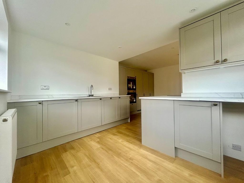 Property photo 3 of 15 Kitchen.Jpeg