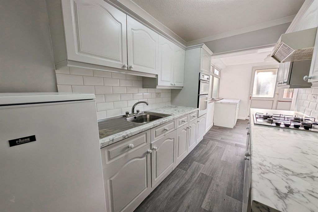 Property photo 2 of 11 (Main)