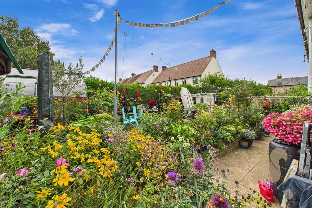 Property photo 3 of 17 Garden