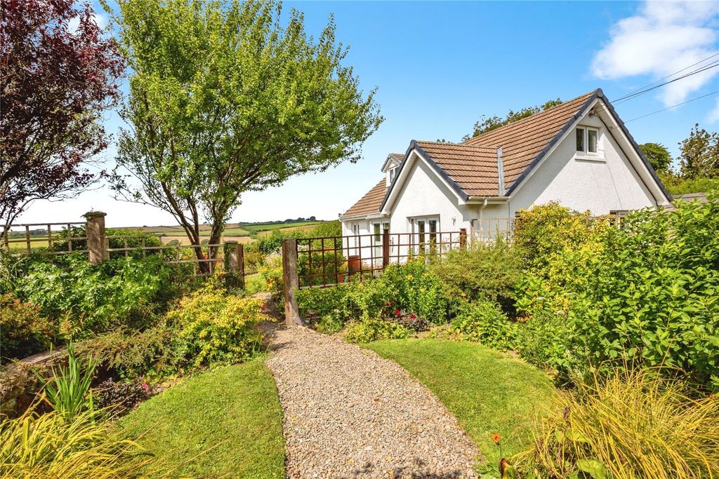 Property photo 2 of 34 Picture No. 32