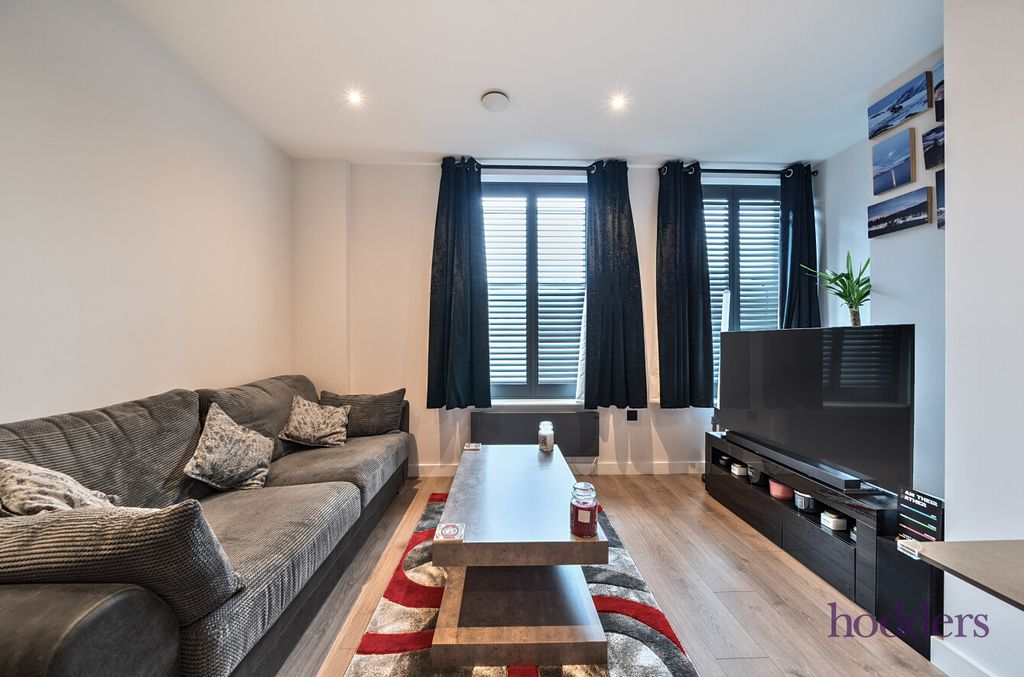 Property photo 2 of 19 39E75d1d-984c-492...