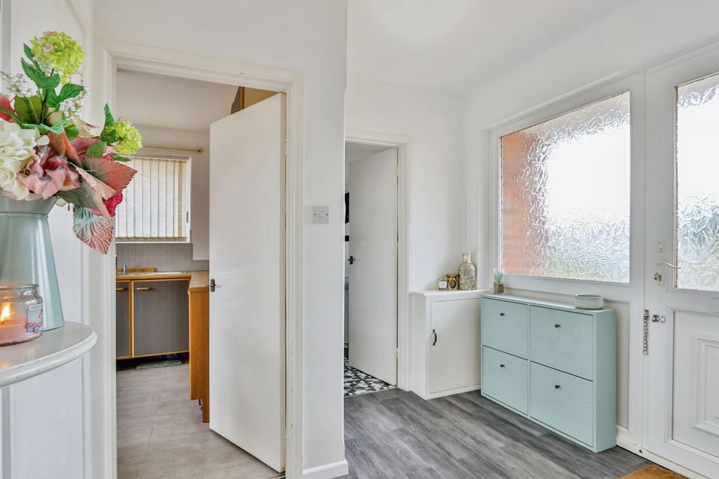 Property photo 2 of 16 Hallway