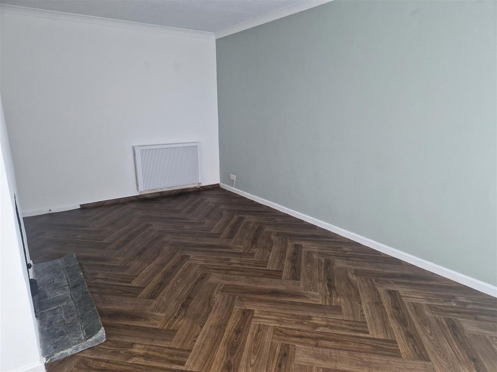 Property photo 3 of 13 1000062549.Jpg