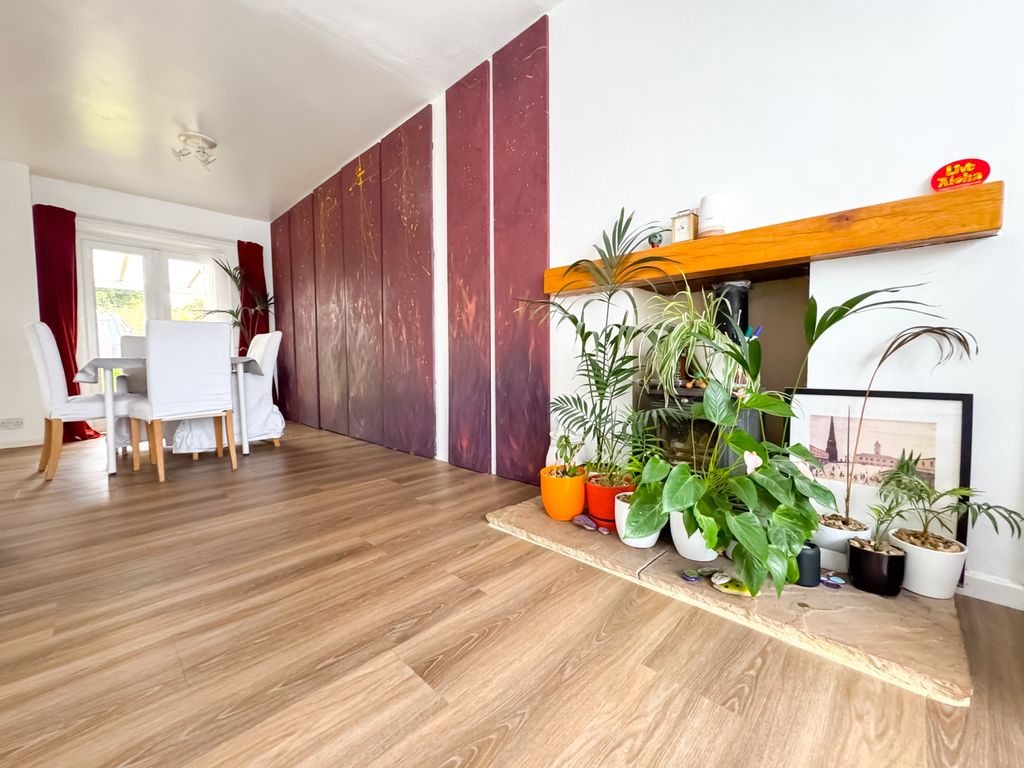 Property photo 3 of 24 Wilton Bank Ewemove Saltburn-12