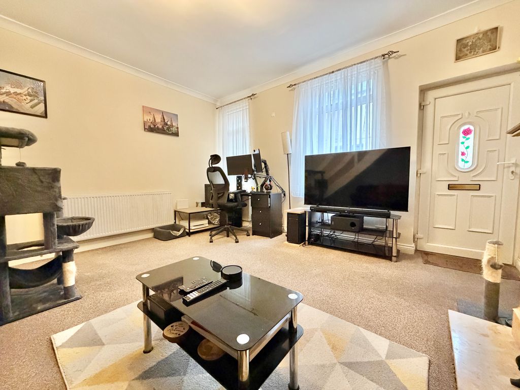 Property photo 3 of 16 Living Room