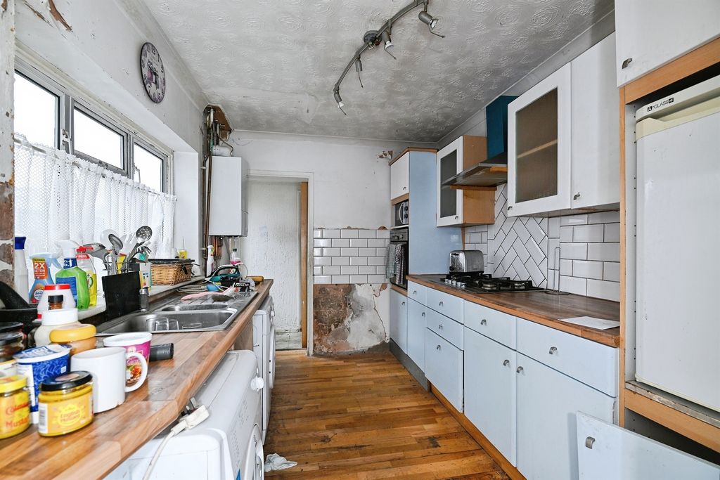 Property photo 3 of 15