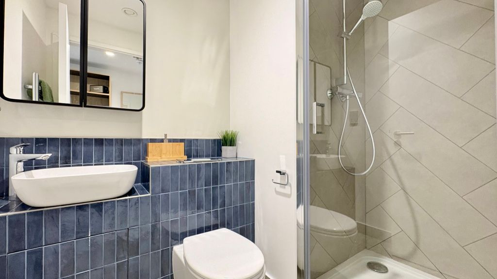 Property photo 3 of 27 Bathroom