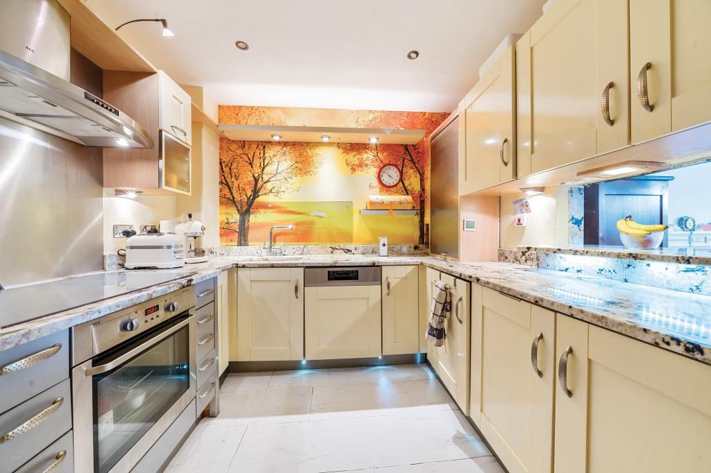 Property photo 3 of 14 Kitchen