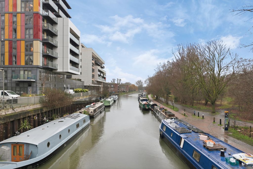 Property photo 1 of 16 Canal