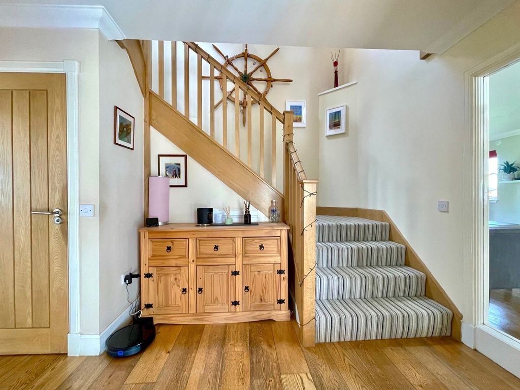 Property photo 3 of 43