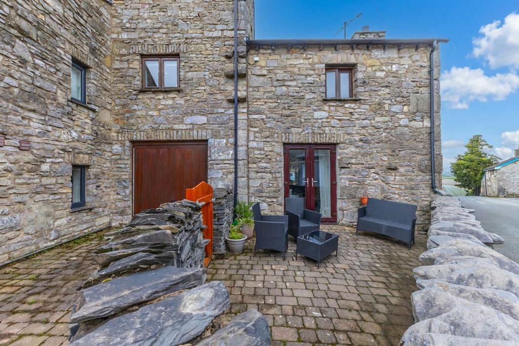 Property photo 1 of 26