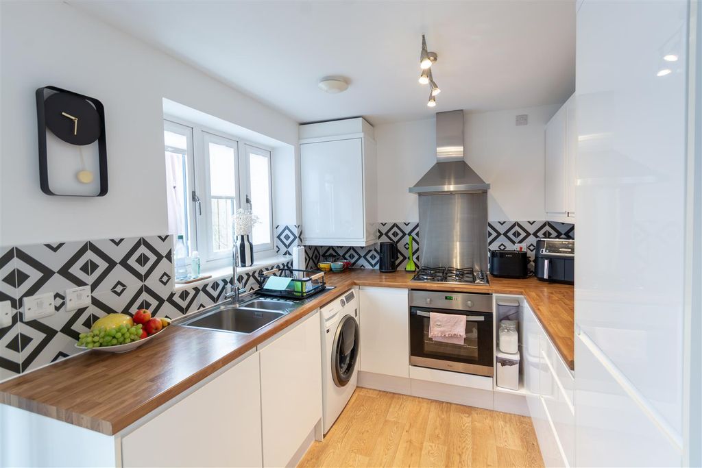 Property photo 2 of 22 Kitchen Diner (3).Jpg