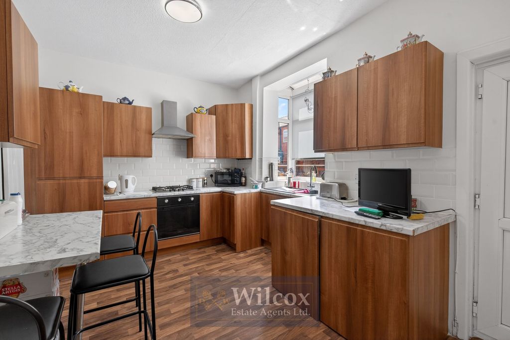 Property photo 3 of 18