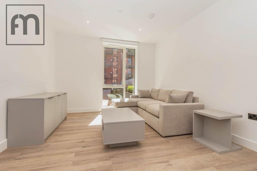 Property photo 1 of 12 Lounge/ Dining Area