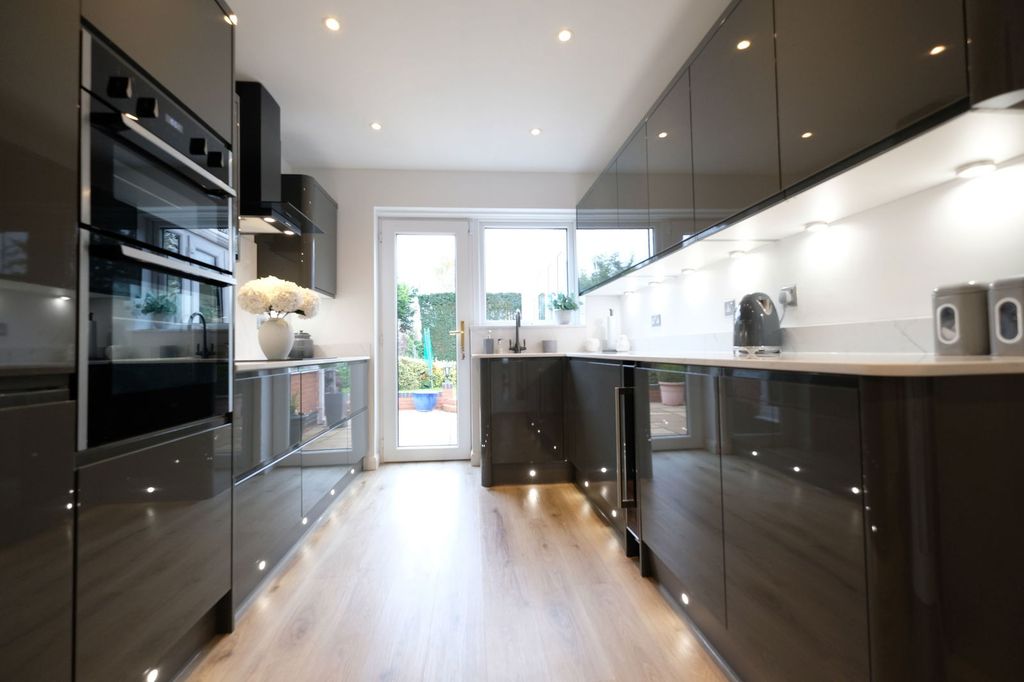 Property photo 3 of 31