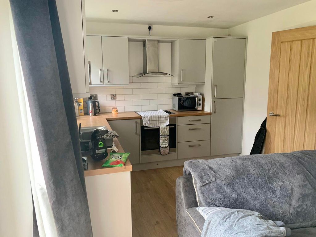 Property photo 3 of 9 Kitchen