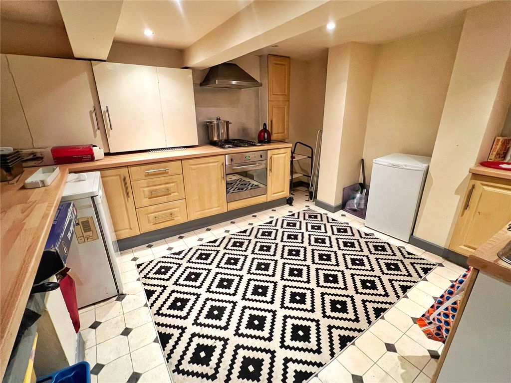 Property photo 2 of 18 Kitchen 2