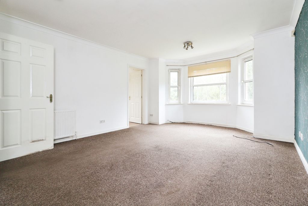 Property photo 3 of 15 Lounge