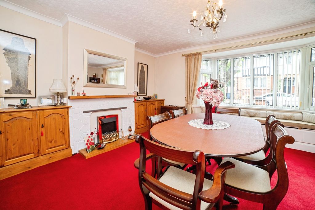 Property photo 3 of 16 Dining Room