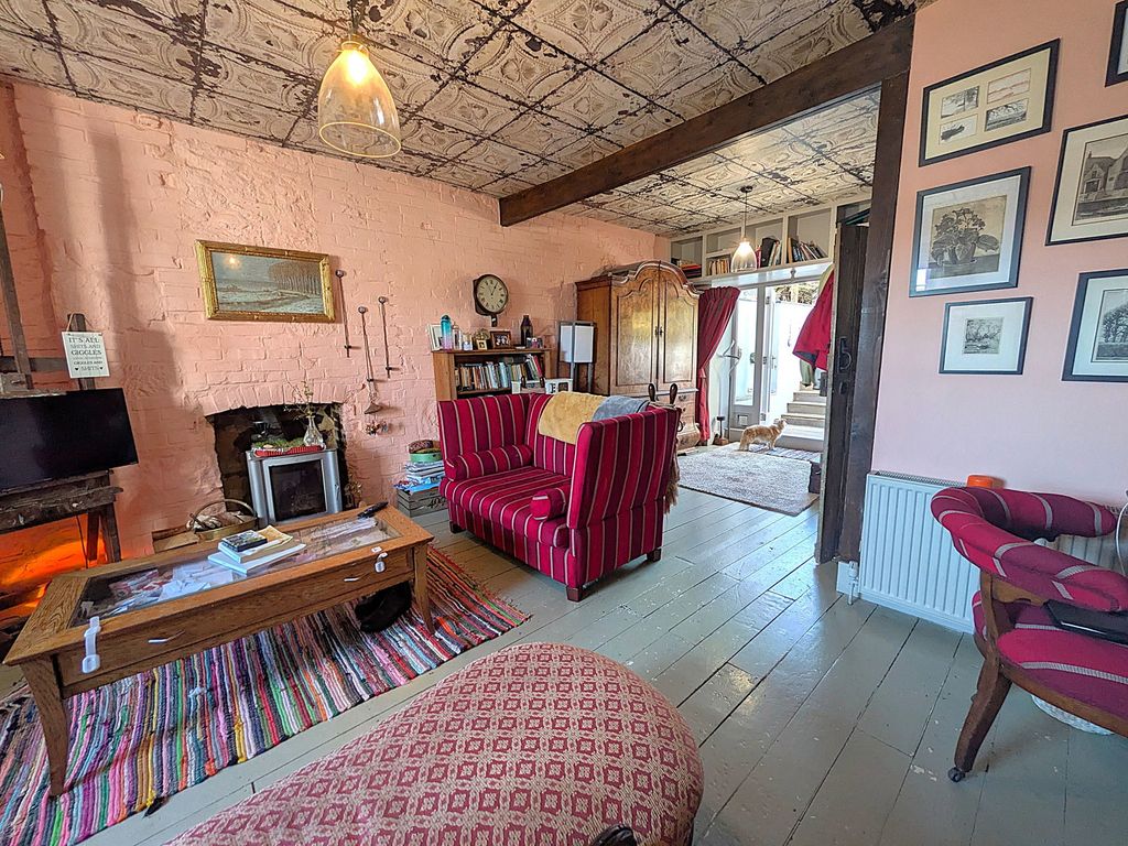 Property photo 2 of 40