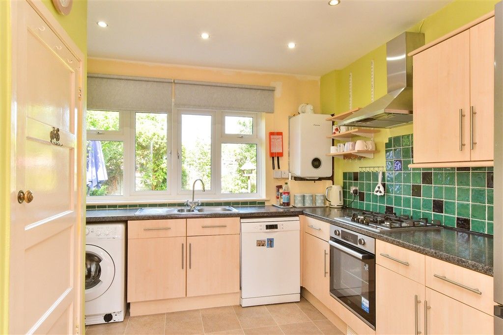Property photo 3 of 11 Kitchen