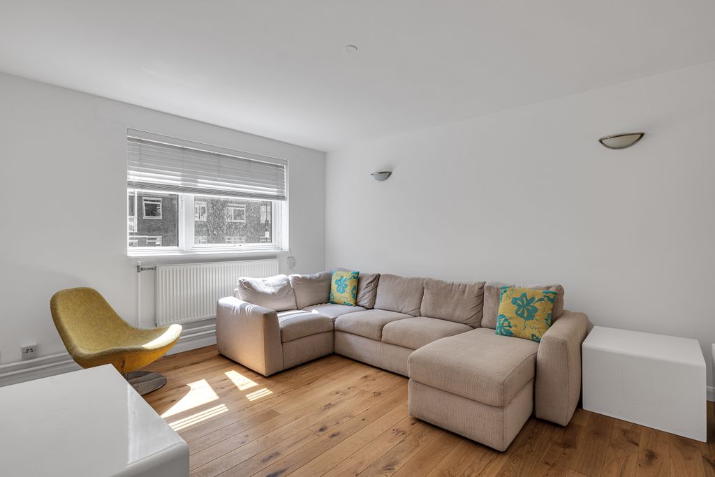 Property photo 1 of 8 2