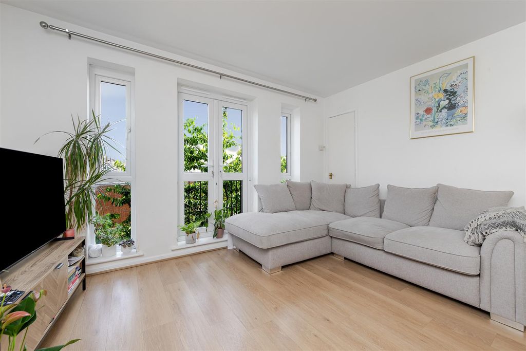 Property photo 3 of 18 28Windsorcourt-9.Jpg