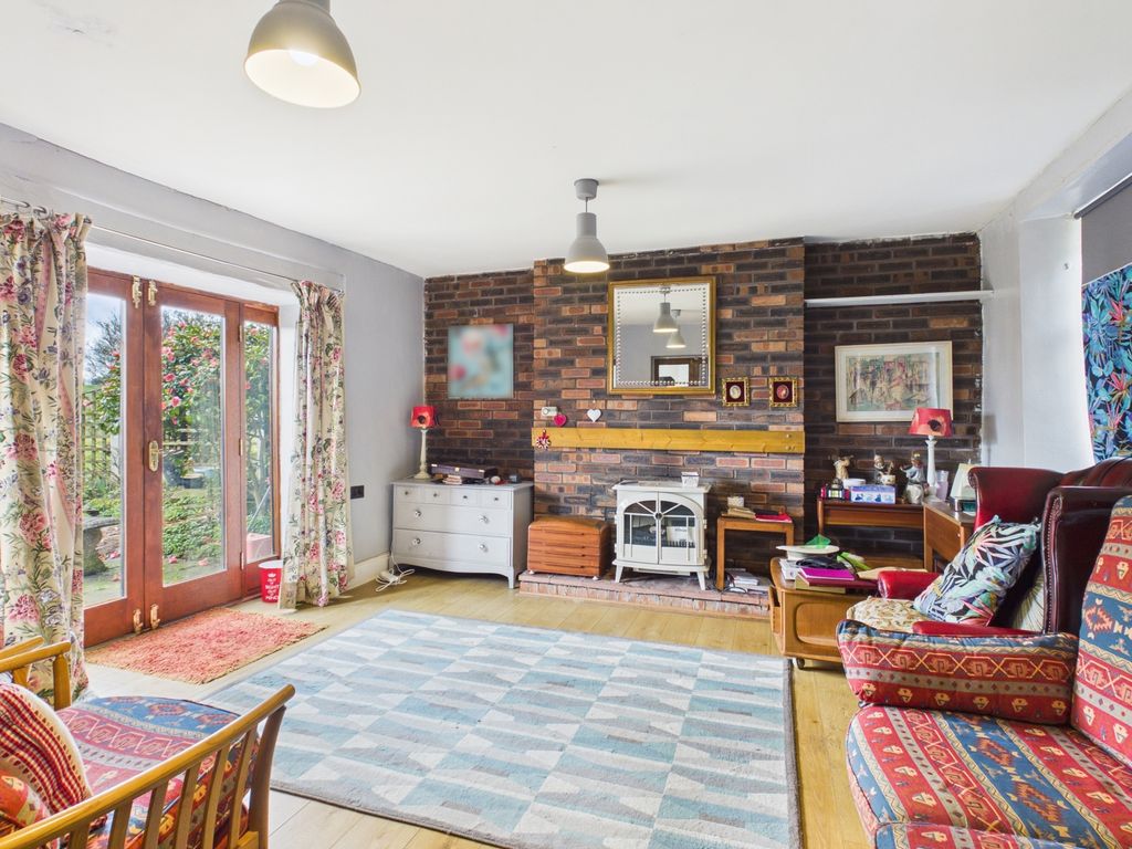 Property photo 3 of 24 Cam03729G0-Pr0259-Still001