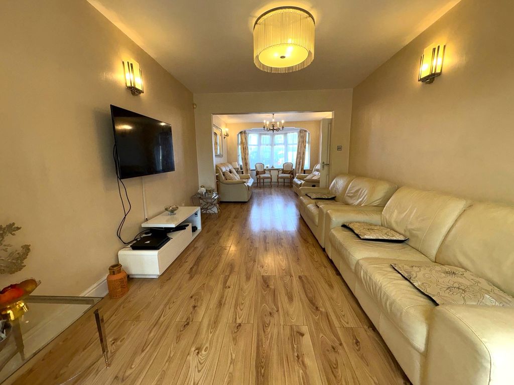 Property photo 2 of 10 72Windsorcloserec2