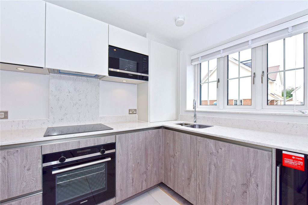 Property photo 2 of 11 Kitchen