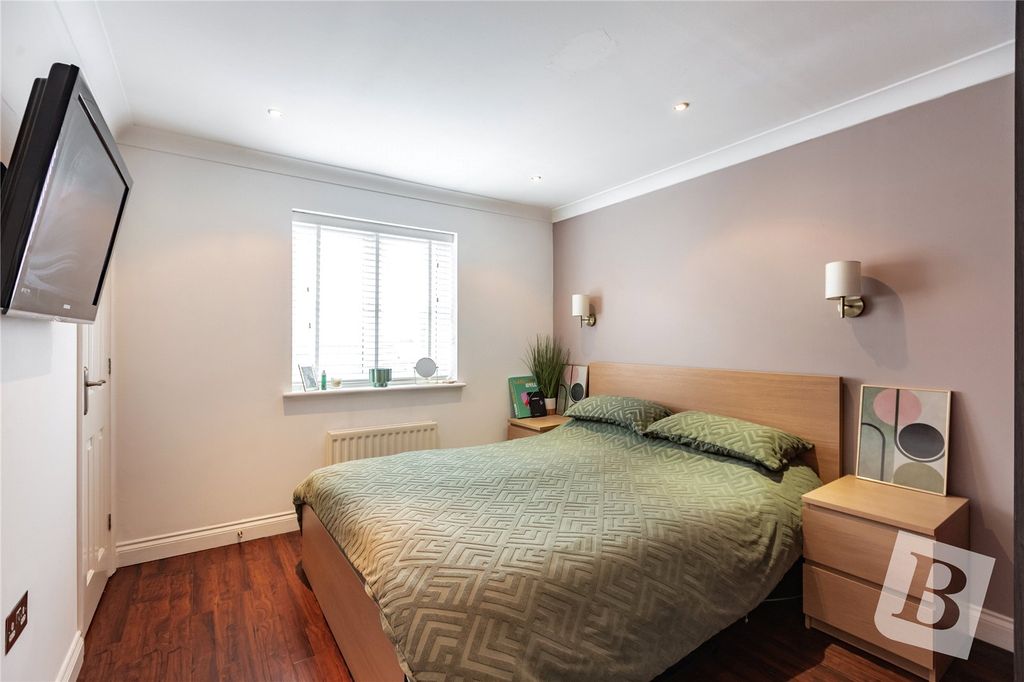 Property photo 3 of 17 Bedroom