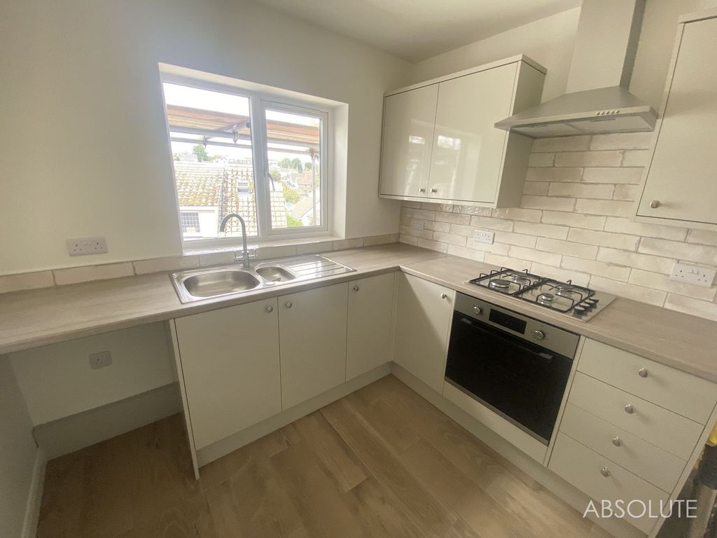 Property photo 1 of 7 Kitchen