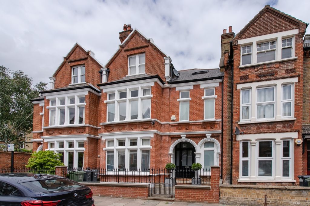 Property photo 1 of 16 External
