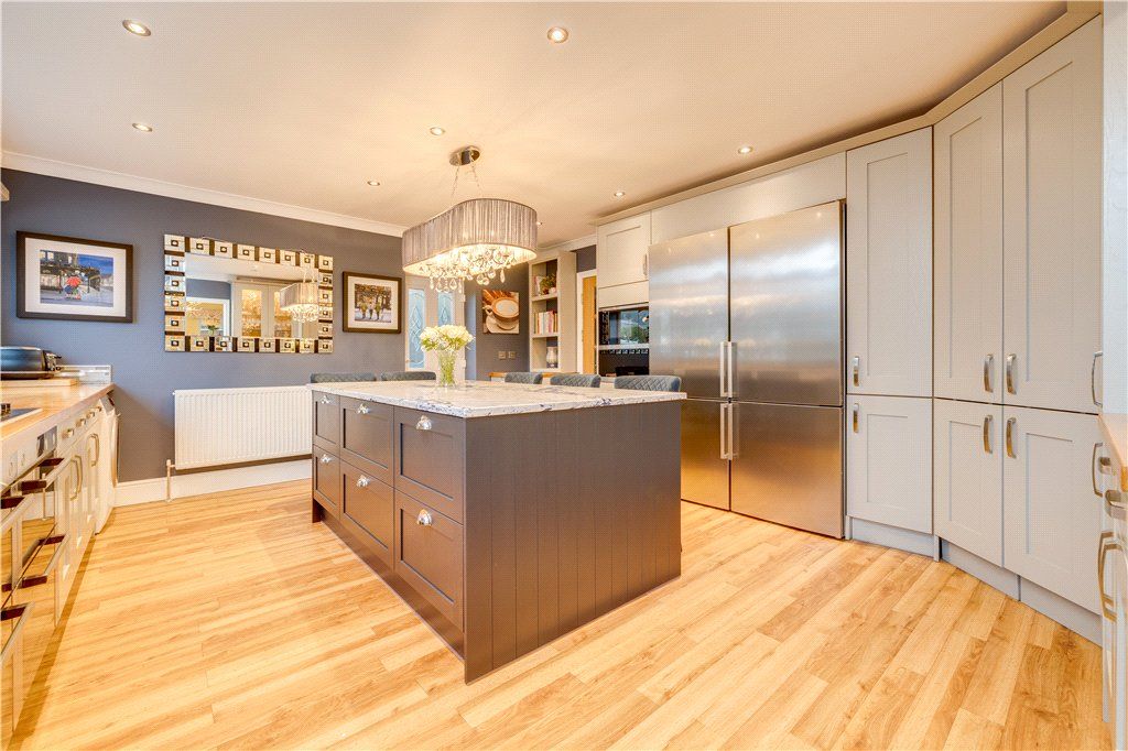 Property photo 3 of 22 Breakfast/Kitchen