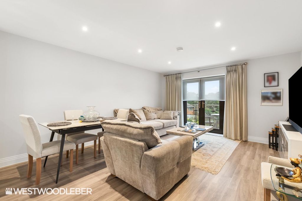 Property photo 3 of 22 Willowhouse_15.Jpg