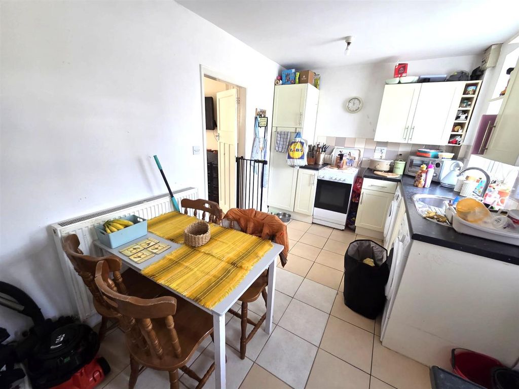 Property photo 3 of 7 Kitchen .Jpeg