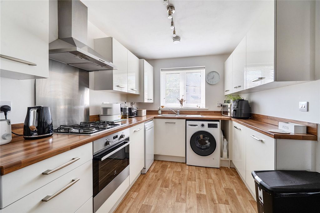 Property photo 2 of 11 Picture No. 34