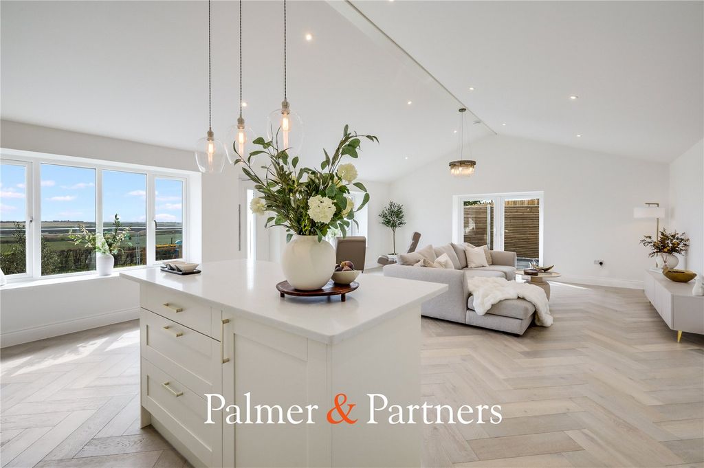 Property photo 2 of 31 Picture No. 17