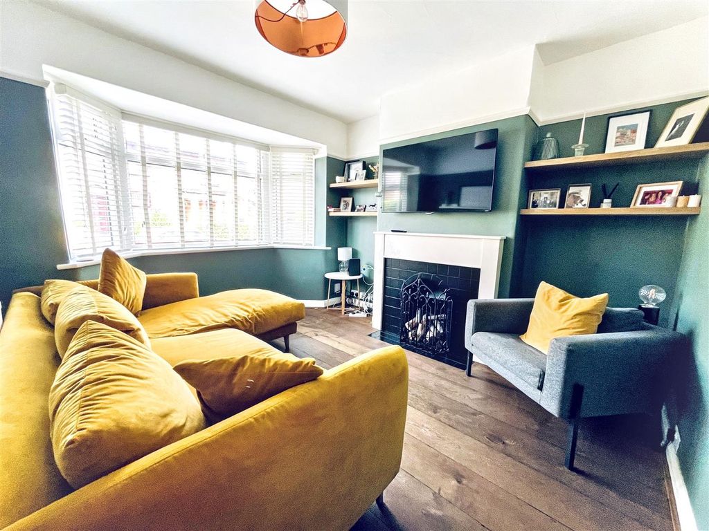 Property photo 2 of 23 Lounge