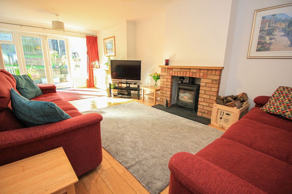 Property photo 2 of 21