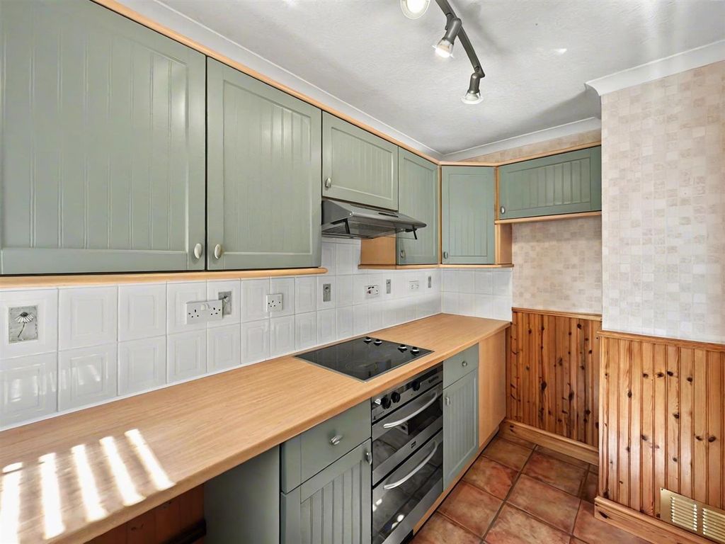 Property photo 3 of 10 Cravells Court (5).Jpeg