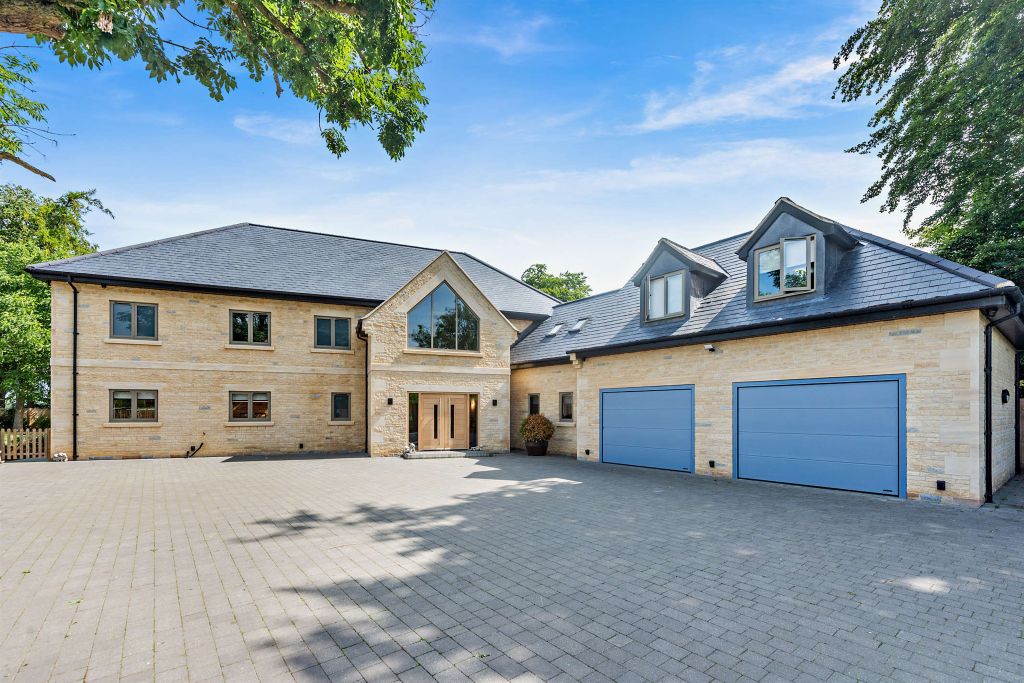 Property photo 2 of 28